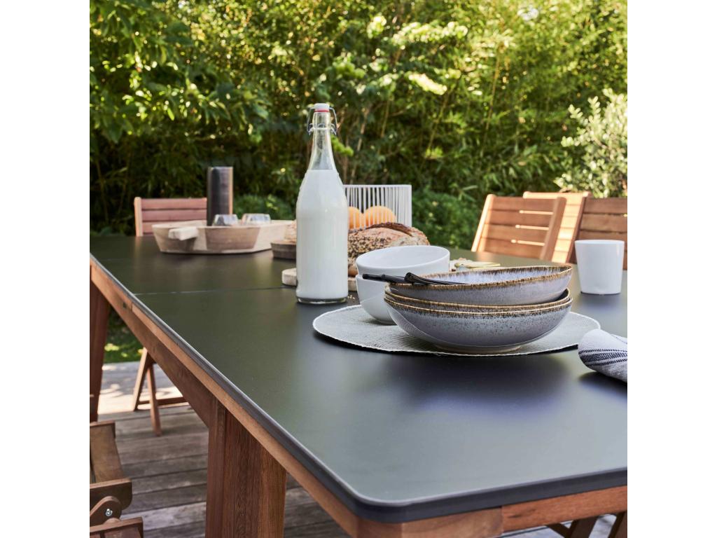 Extendable eucalyptus garden table set with 10 seats